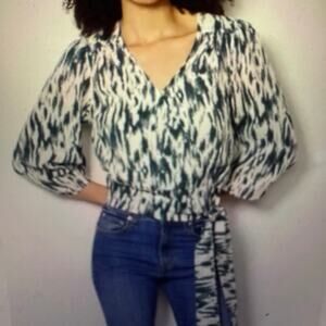 Evereve Shirred Waist w/Tie Wrap Top in the Carson Style Size XL